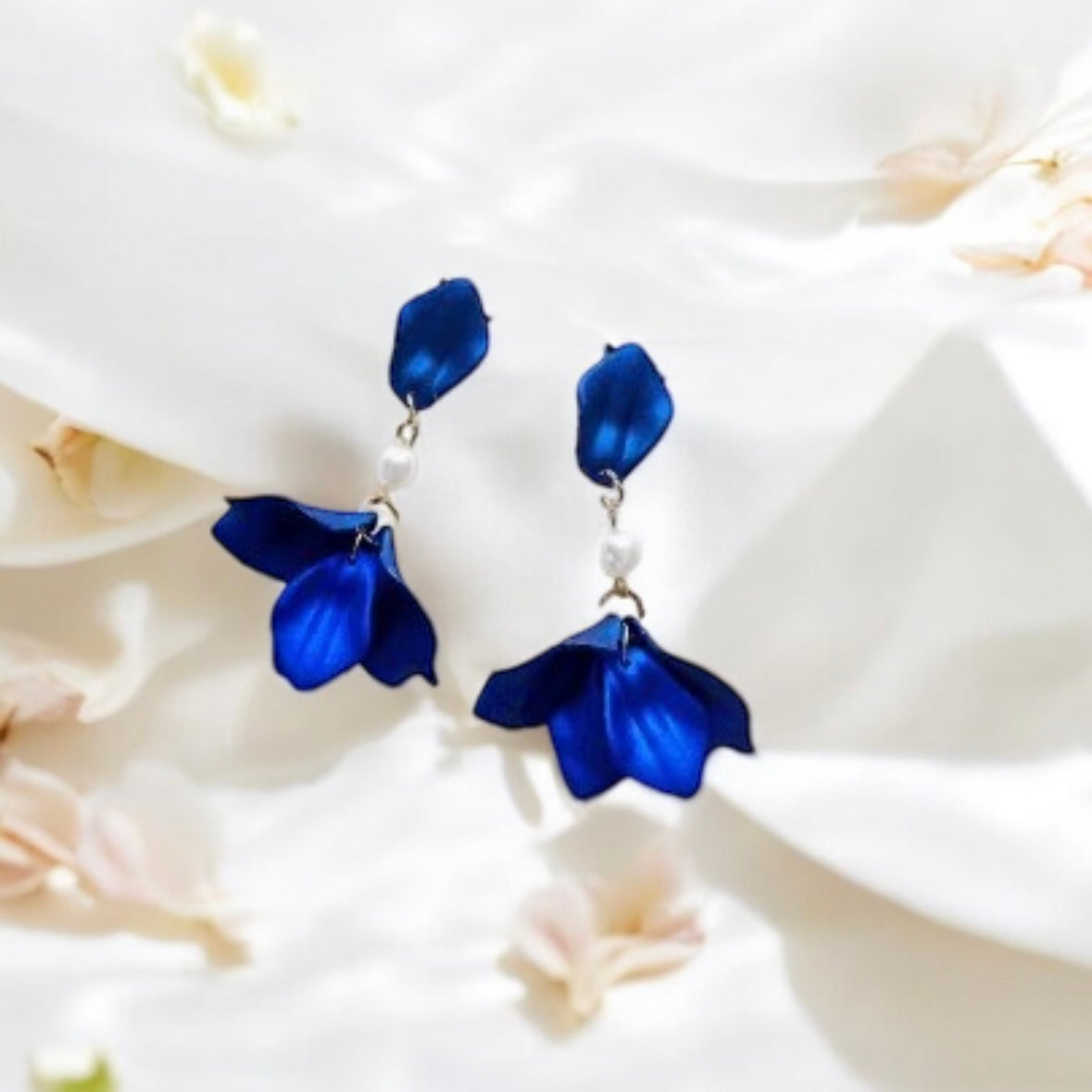 3 colours iridescent dangle flower petals earrings | baroque floral earrings | unique bridal party wedding earrings