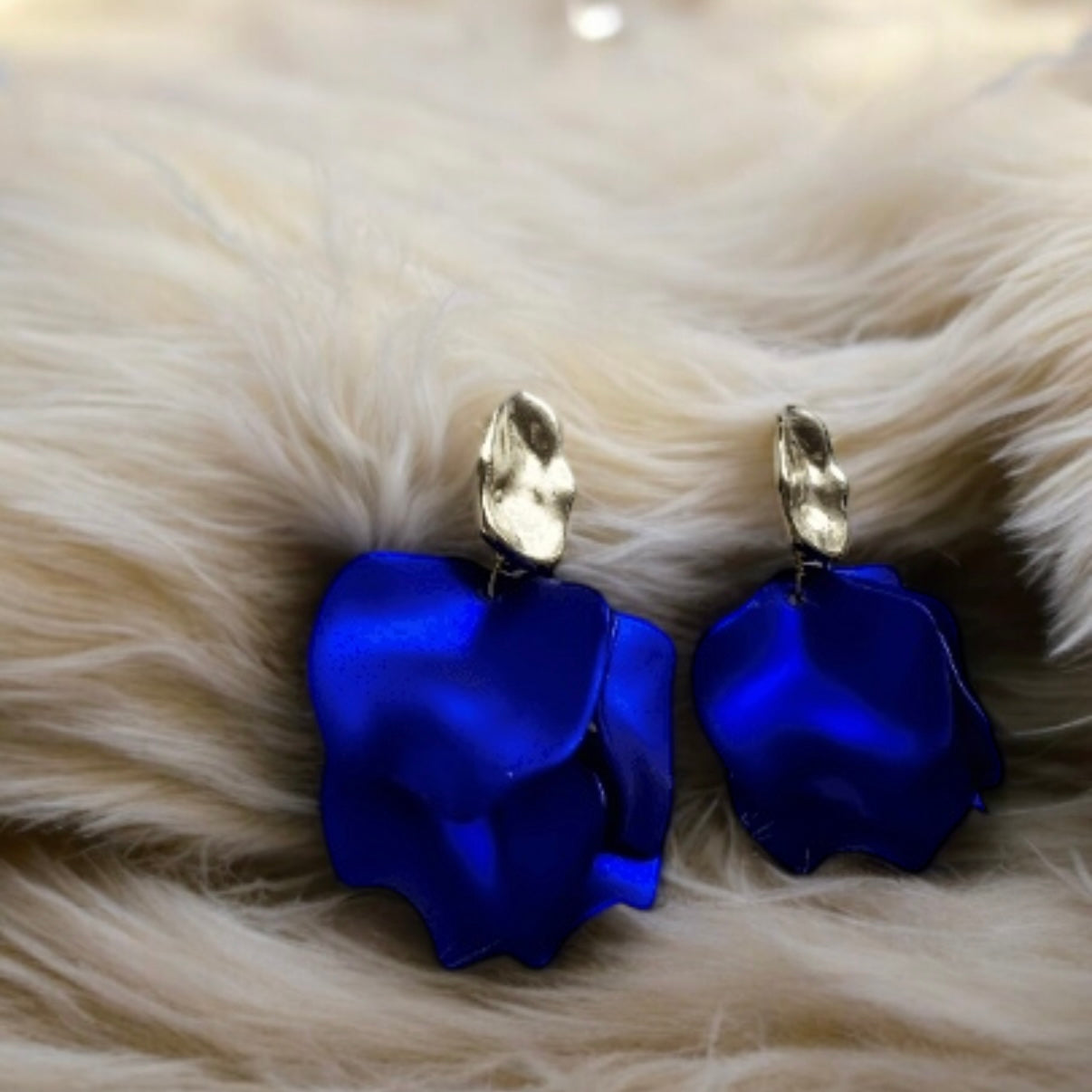 Royal blue flowers earrings | iridescent petals baroque earrings | golden floral lightweight earrjnfs | bridal party wedding bridesmaid