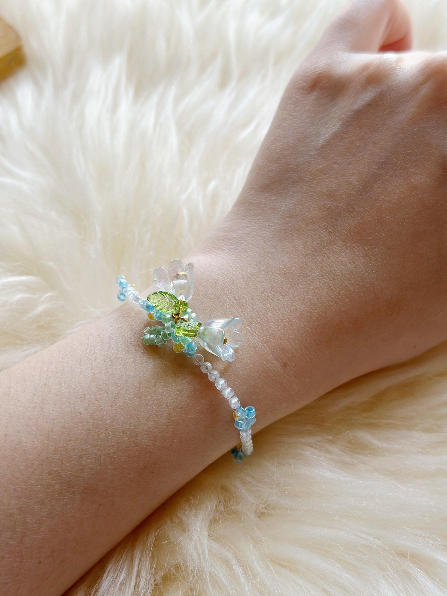 Forest fairies Beaded bracelet with flower and leaf pattern | colourful glitter bracelet | y2k 90s style fashion trend