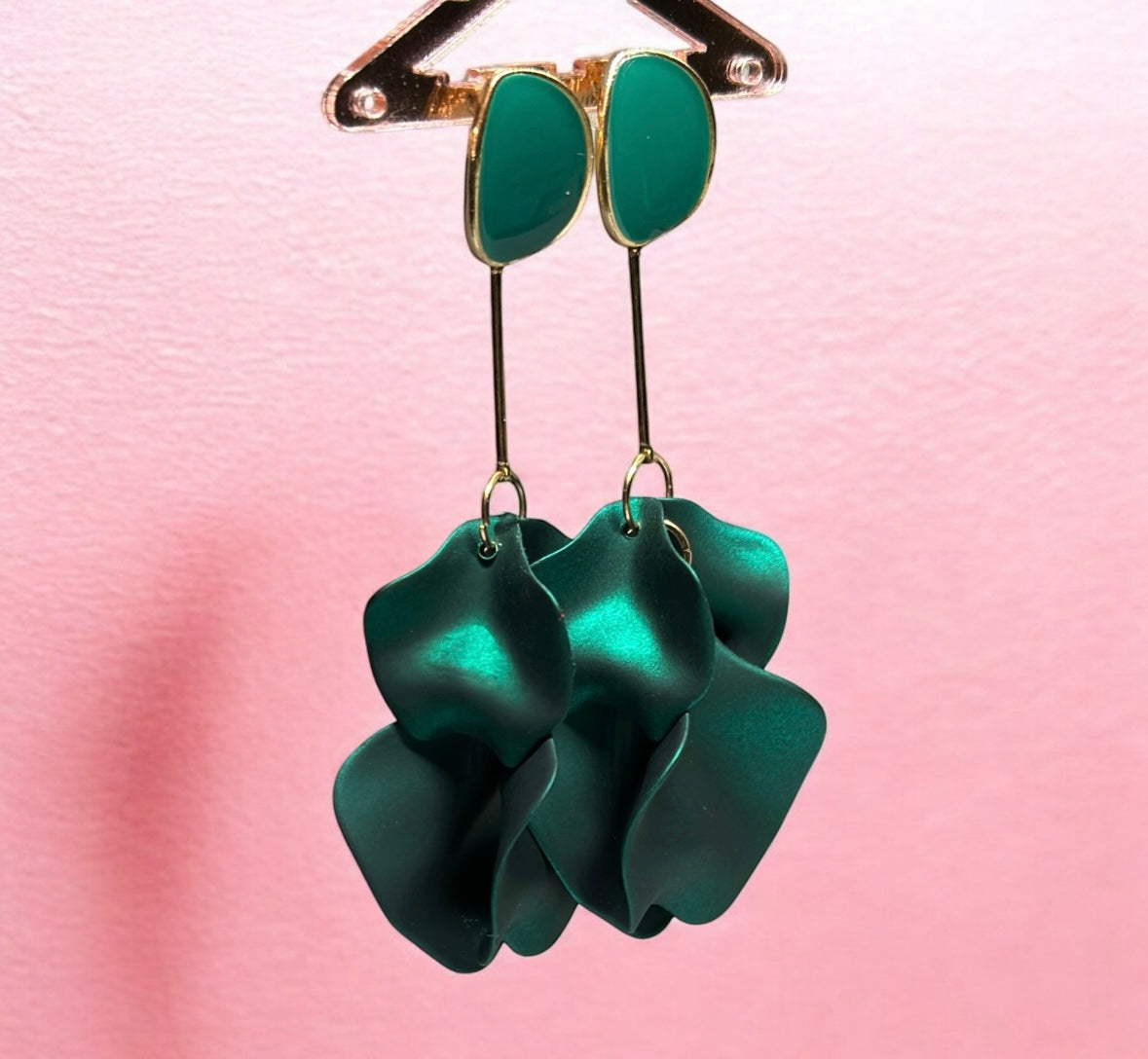 Emerald green flower earrings | dangle petals floral earrings | bridal party wedding earring