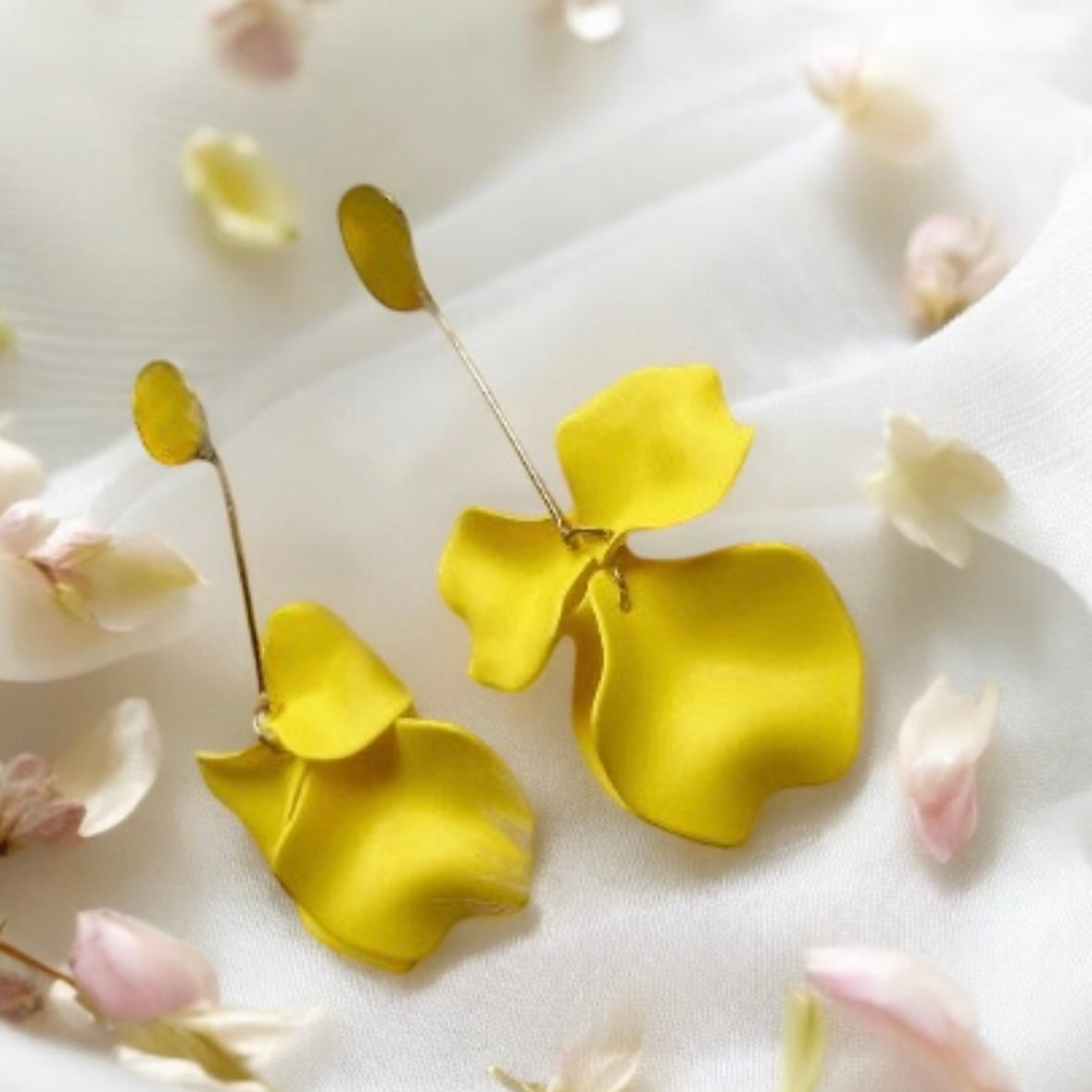 Bright yellow flower earrings | matte petals earrings | golden bar floral earrings | bridal party wedding earrings