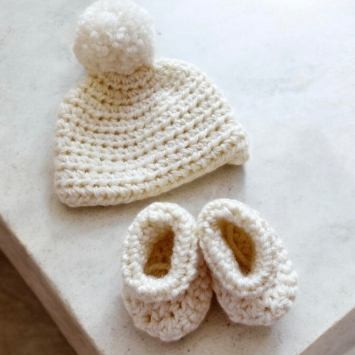 Crochet baby pompom beanie and booties | baby gift | newborn gift | 0-3 month baby | photography