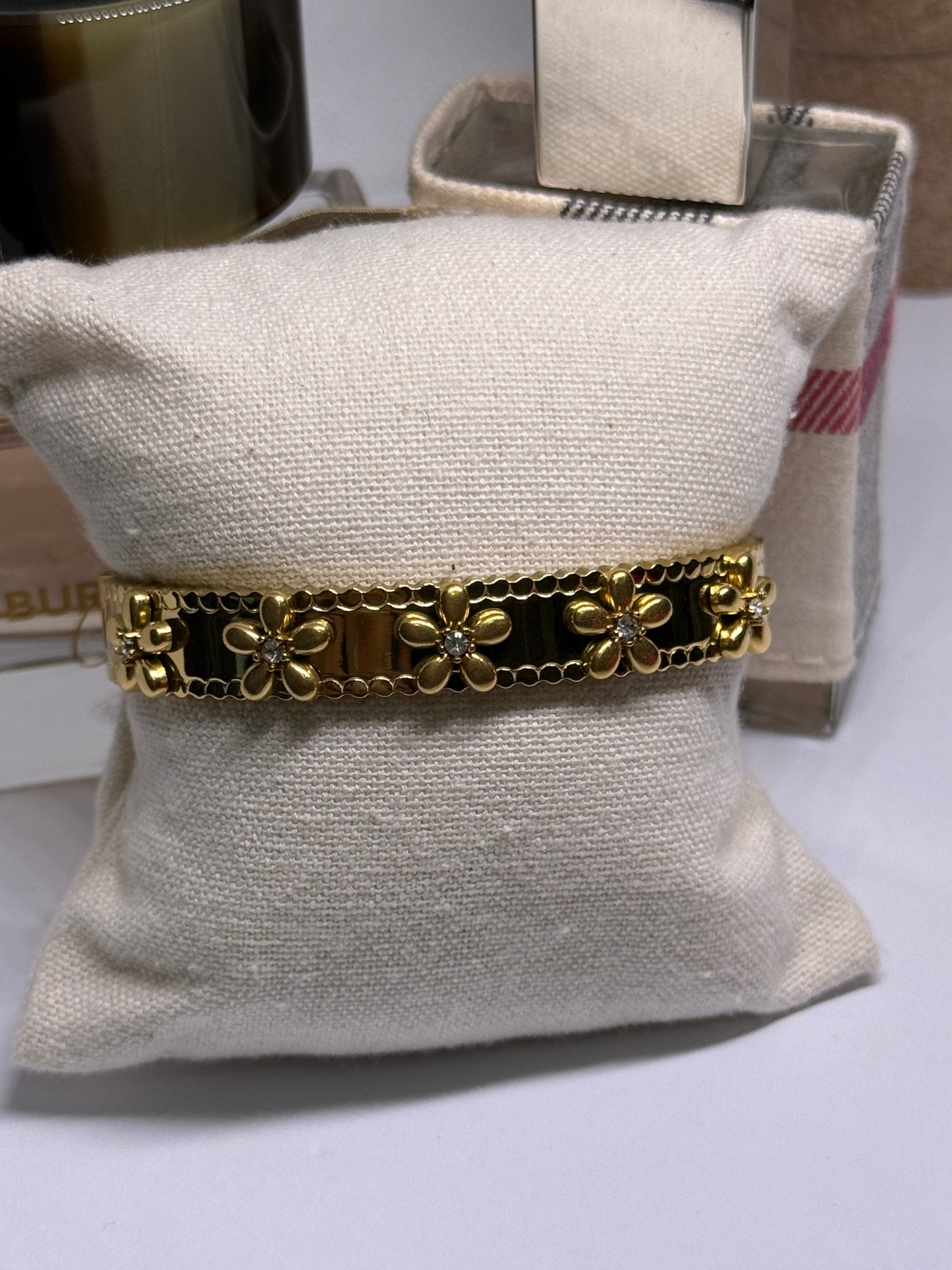 Gold bangle with flower | rhinestones embossed