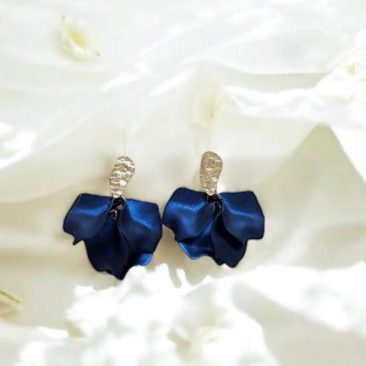 Navy blue flowers earrings | frosted iridescent petals earrings | gold & blue floral earrings | bridal party wedding earrings