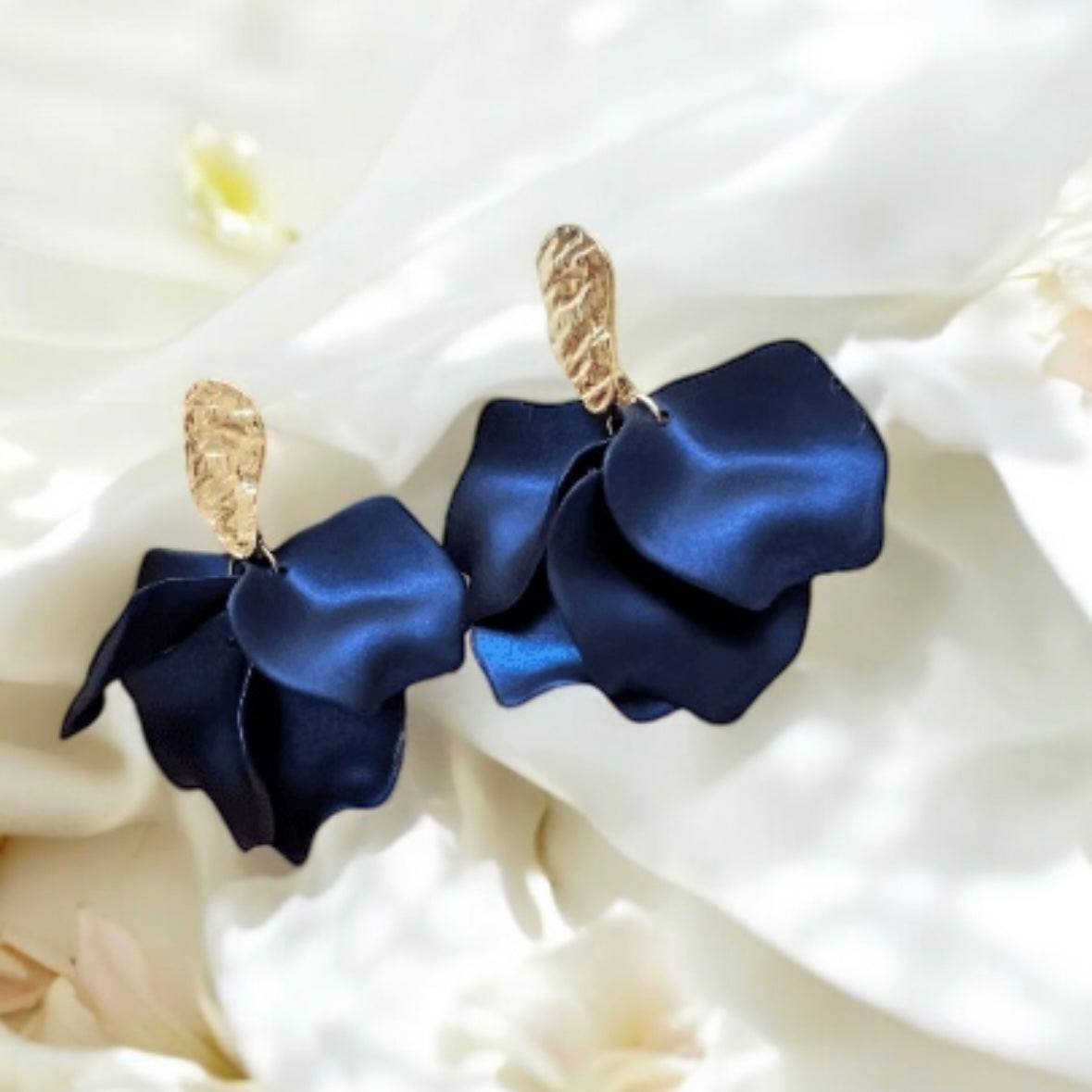 Navy blue flowers earrings | frosted iridescent petals earrings | gold & blue floral earrings | bridal party wedding earrings