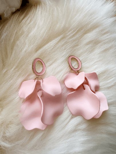 Baby pink flower earrings | dangle petals baroque earrings | unique gold geometric floral earrings | bridal party wedding earrings - TuttyKnitty