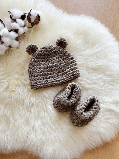 Crochet baby bear beanie and booties | 0-3 months baby gift | newborn gift | baby shower | photography - TuttyKnitty