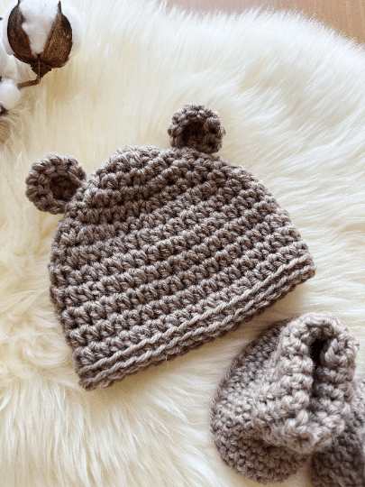 Crochet baby bear beanie and booties | 0-3 months baby gift | newborn gift | baby shower | photography - TuttyKnitty