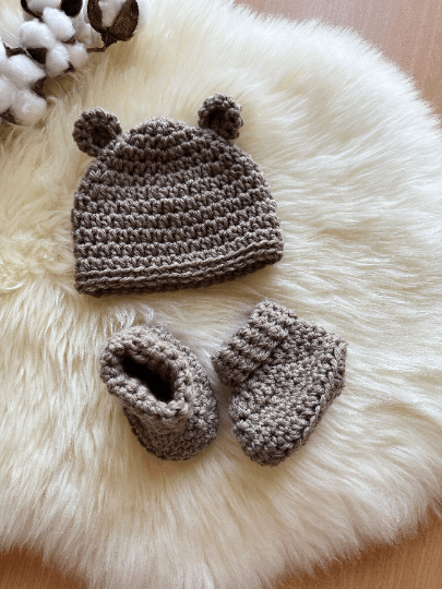 Crochet baby bear beanie and booties | 0-3 months baby gift | newborn gift | baby shower | photography - TuttyKnitty