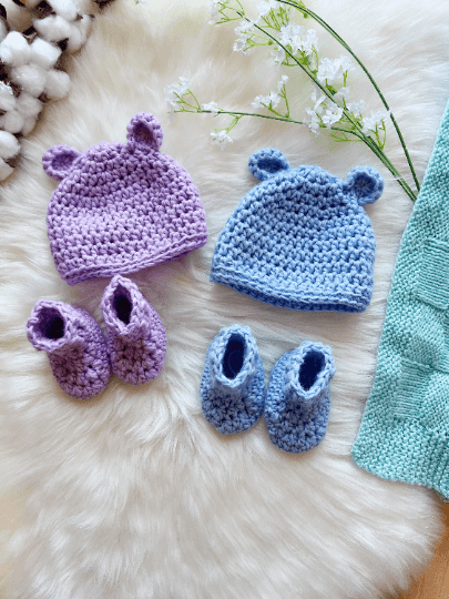 Crochet baby bear beanie and booties | baby gift set | newborn gift | baby shower | baby beanie photography