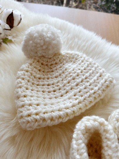 Crochet baby pompom beanie and booties | baby gift | newborn gift | 0-3 month baby | photography - TuttyKnitty