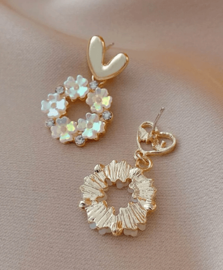 Daisy flowers dangle earrings | pearlescent petals with resin stones |elegant prearl iridescent gold floral earrings | bridal party wedding - TuttyKnitty