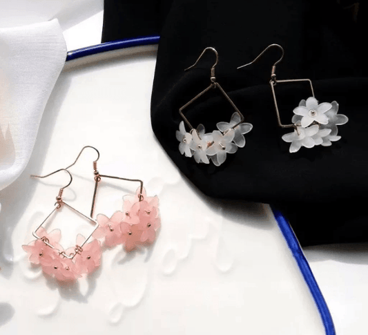 Daisy flower petal earrings |Kawaii cute fun hoop earrings | korean art colourful dangle earrings | white flower with crystal clear beads - TuttyKnitty