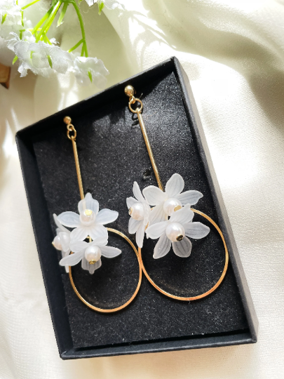 Daisy flower petal earrings |Kawaii cute fun flower earrings | korean art colourful dangle earrings | unique flower crystal party earrings - TuttyKnitty