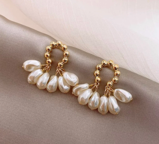 Gold dangle earrings with pearl| pearl drop earrings | minimalist pearl earrings | Korean style earrings