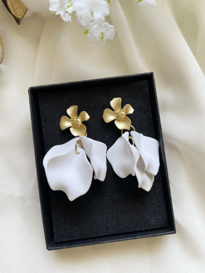 Pure white flower earrings | dangle petals baroque earrings | unique golden floral earrings | bridal party wedding earrings - TuttyKnitty