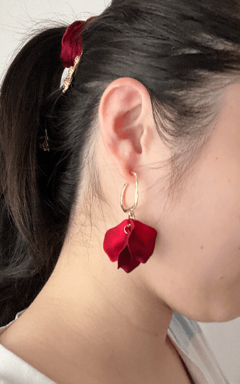 Hot red flowers earrings| bridal party wedding earrings | unique iridescent earrings | golden crumpled floral earrings - TuttyKnitty