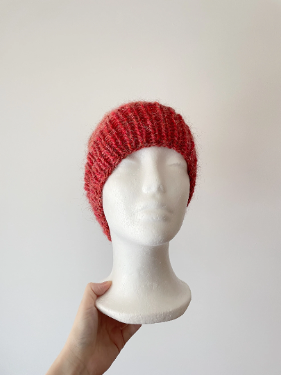 Handknit Beanie | Knit Beret | Slouchy Hat in redwood and pink colour| Knit beanie in dark red | Fluffy and cozy winter hat - TuttyKnitty