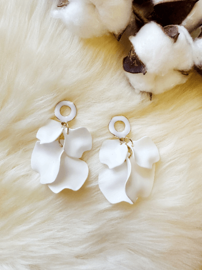 Pure white flower earrings | matte petal earrings | golden disc geometric floral earrings | bridal party wedding bridesmaid earrings - TuttyKnitty