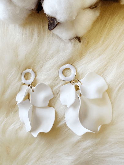 Pure white flower earrings | matte petal earrings | golden disc geometric floral earrings | bridal party wedding bridesmaid earrings - TuttyKnitty