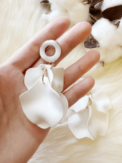 Pure white flower earrings | matte petal earrings | golden disc geometric floral earrings | bridal party wedding bridesmaid earrings - TuttyKnitty