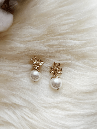 Golden daisy earrings with pearl| dangle pearl earrings | elegant lightweight earrings | autumn leaf bridal statement earrings - TuttyKnitty