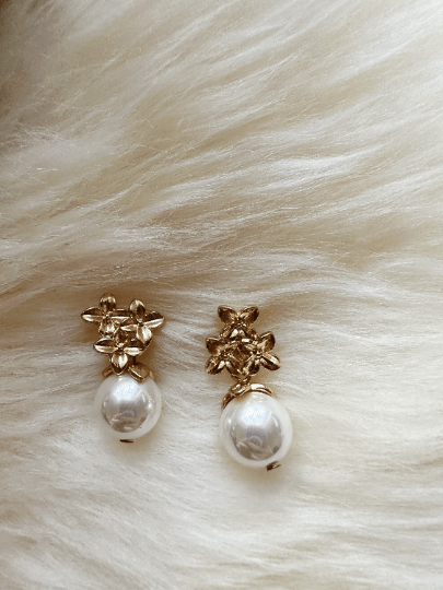 Golden daisy earrings with pearl| dangle pearl earrings | elegant lightweight earrings | autumn leaf bridal statement earrings - TuttyKnitty