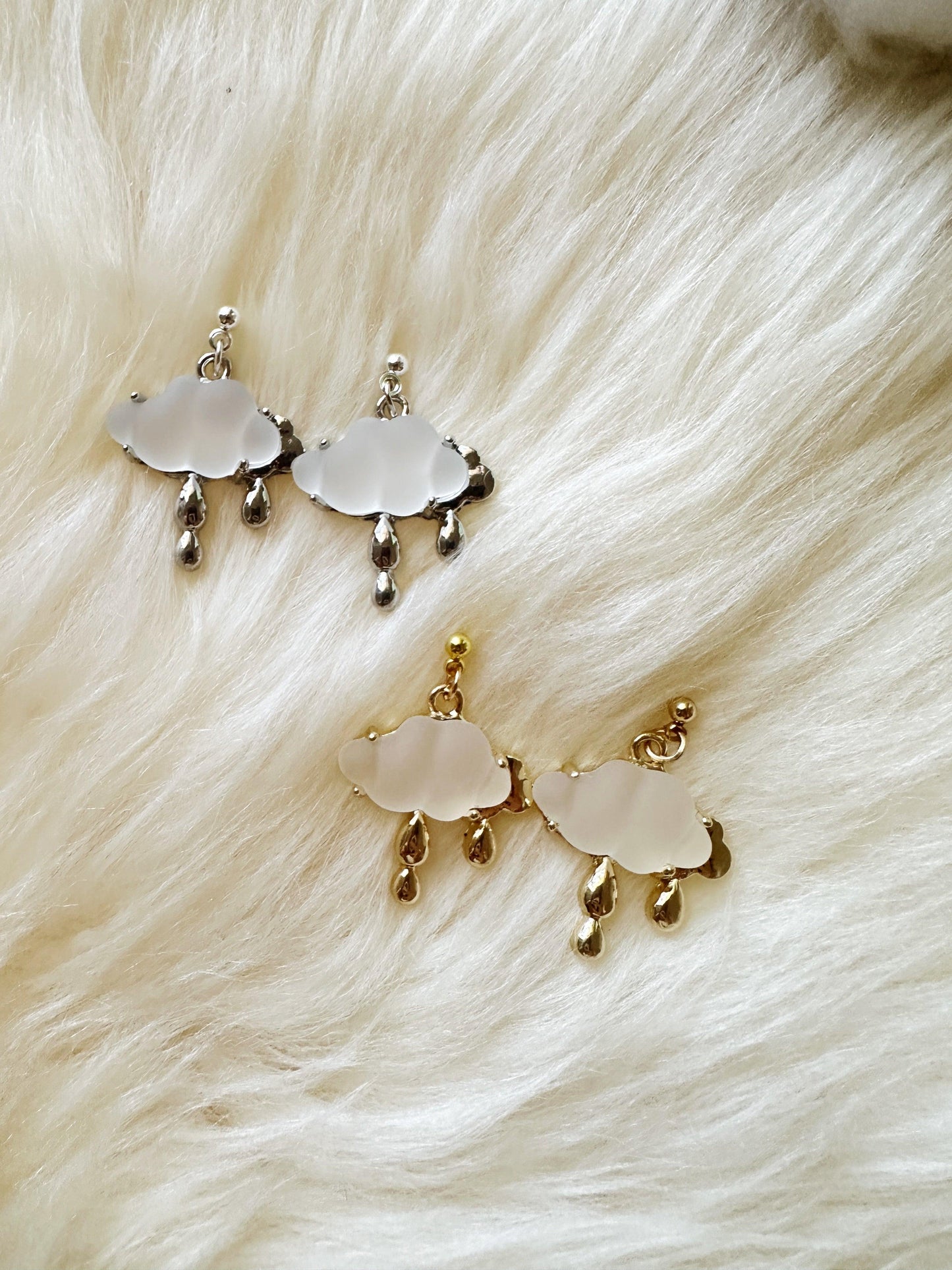 Golden or silver frosty cloud earrings - TuttyKnitty