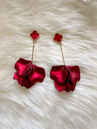 Hot red flowers earrings | iridescent glitters petals earrings | gold & clover floral earrings | bridal party wedding earrings - TuttyKnitty