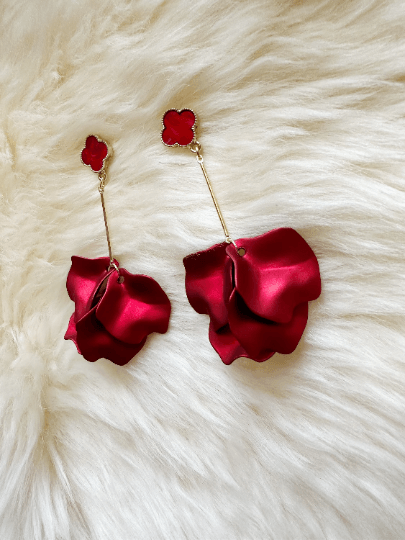 Hot red flowers earrings | iridescent glitters petals earrings | gold & clover floral earrings | bridal party wedding earrings - TuttyKnitty