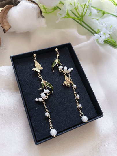 Mini daisy flowers dangle earrings | butterfly and flower pearl chain | minimalist iridescent gold floral earrings | bridal party wedding - TuttyKnitty