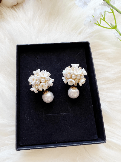 Mini daisy flowers dangle earrings | pearlescent petals resin stones | minimalist iridescent gold elegant floral earrings | bridal party - TuttyKnitty