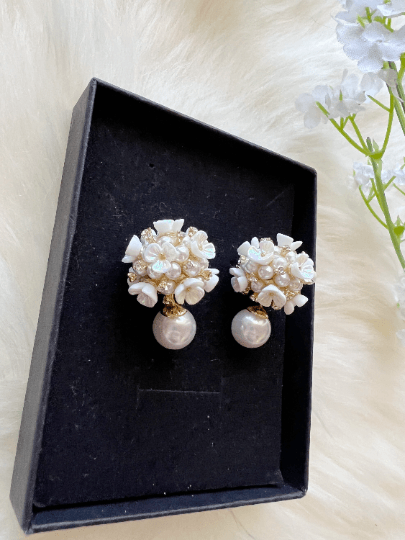 Mini daisy flowers dangle earrings | pearlescent petals resin stones | minimalist iridescent gold elegant floral earrings | bridal party - TuttyKnitty