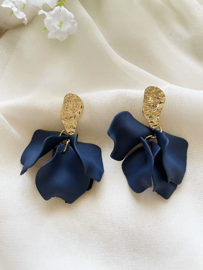 Navy blue flowers earrings | frosted matte petals earrings | gold & blue floral earrings | bridal party wedding earrings - TuttyKnitty