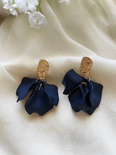 Navy blue flowers earrings | frosted matte petals earrings | gold & blue floral earrings | bridal party wedding earrings - TuttyKnitty