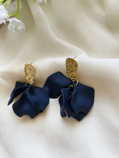 Navy blue flowers earrings | frosted matte petals earrings | gold & blue floral earrings | bridal party wedding earrings - TuttyKnitty