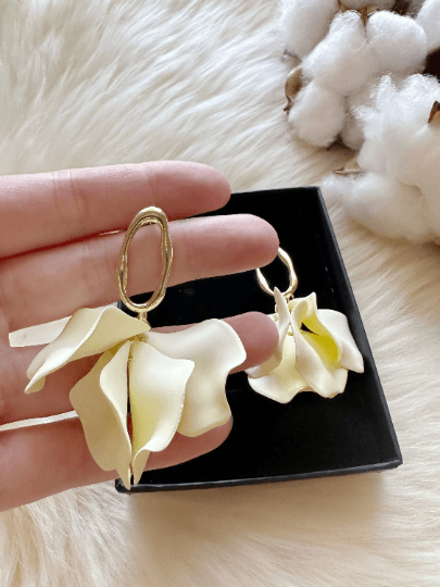 Pastel cream flower earrings | dangle petals lightweight floral earrings | golden bridal party wedding earrings | aesthetic earrings - TuttyKnitty