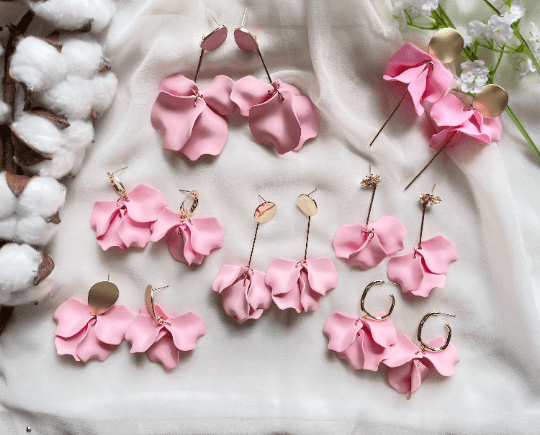 Peach pink flower earrings | dangle petals baroque earrings | unique gold geometric floral earrings | bridal party wedding earrings - TuttyKnitty