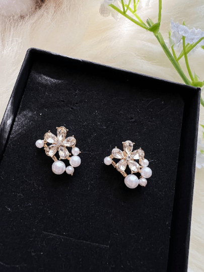 Pearl and rhinestones golden stud earrings | floral pattern earrings | bridal party wedding earrings | modern retro minimalist earrings - TuttyKnitty