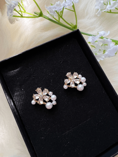 Pearl and rhinestones golden stud earrings | floral pattern earrings | bridal party wedding earrings | modern retro minimalist earrings - TuttyKnitty