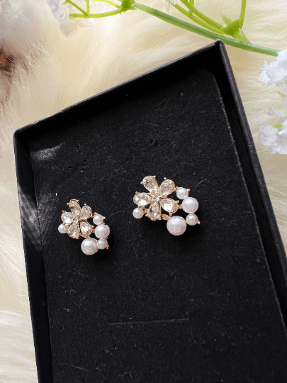 Pearl and rhinestones golden stud earrings | floral pattern earrings | bridal party wedding earrings | modern retro minimalist earrings - TuttyKnitty