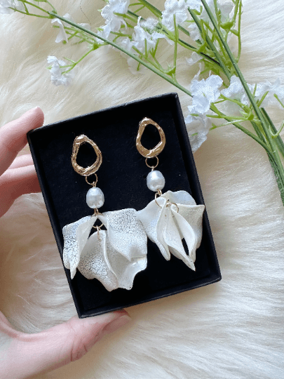 Pearlescent white flower earrings | dangle petals baroque pearl earrings | unique gold floral earrings | bridal party wedding earrings - TuttyKnitty