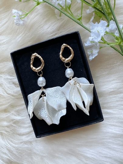 Pearlescent white flower earrings | dangle petals baroque pearl earrings | unique gold floral earrings | bridal party wedding earrings - TuttyKnitty