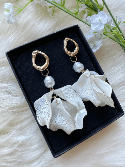 Pearlescent white flower earrings | dangle petals baroque pearl earrings | unique gold floral earrings | bridal party wedding earrings - TuttyKnitty