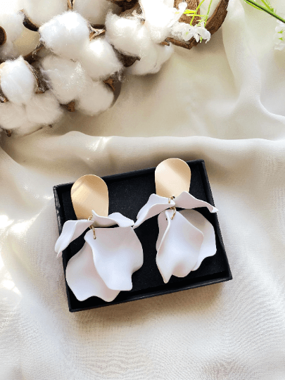 Pure white flower earrings | matte petal earrings | golden disc geometric floral earrings | bridal party wedding bridesmaid earrings - TuttyKnitty