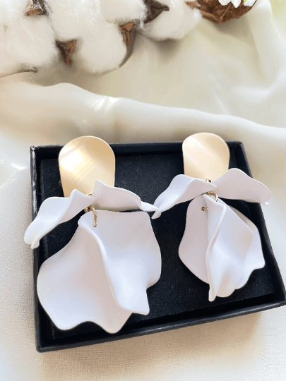 Pure white flower earrings | matte petal earrings | golden disc geometric floral earrings | bridal party wedding bridesmaid earrings - TuttyKnitty