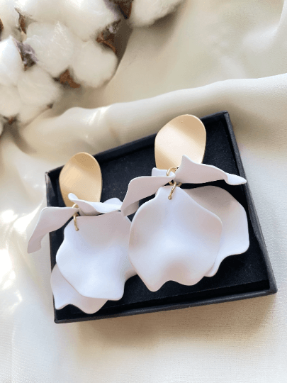 Pure white flower earrings | matte petal earrings | golden disc geometric floral earrings | bridal party wedding bridesmaid earrings - TuttyKnitty