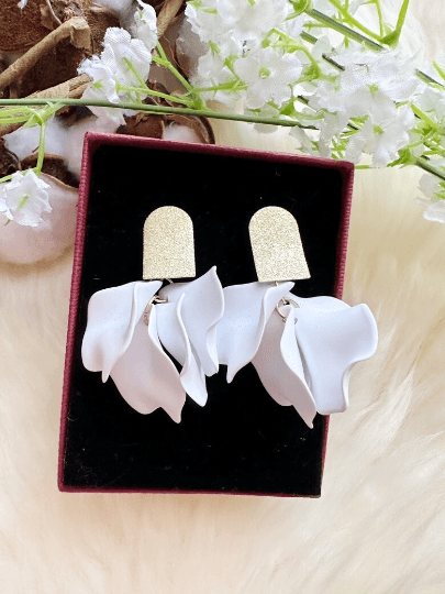 Pure white flower earrings | matte petal earrings | golden texture disc geometric floral earrings | bridal party wedding bridesmaid earrings - TuttyKnitty