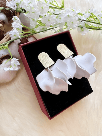 Pure white flower earrings | matte petal earrings | golden texture disc geometric floral earrings | bridal party wedding bridesmaid earrings - TuttyKnitty