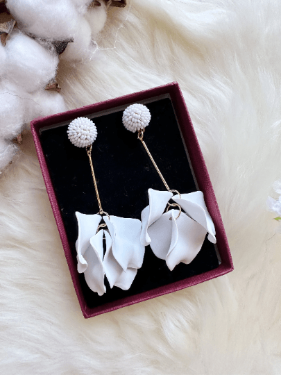 Pure white flower earrings |dangle petals baroque earrings | beaded bar unique floral earrings | bridal party wedding earrings - TuttyKnitty